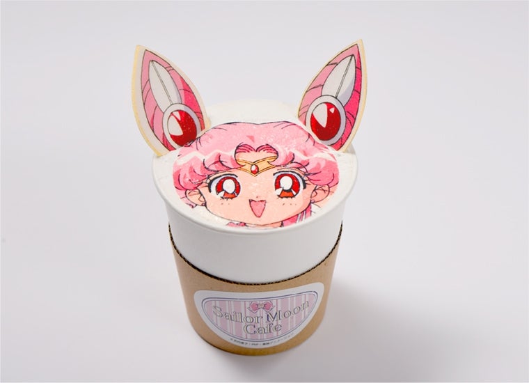 ちびムーンいちごみるくホットラテ
～アンコールスペシャルアレンジ
～ \990（税抜）（C）武内直子・PNP・東映アニメーション