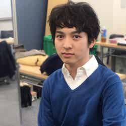 ドラマ『ハロー張りネズミ』で伊佐川良二（ムロツヨシ）の青年期役を演じる吉田仁人（画像提供：TBS）
