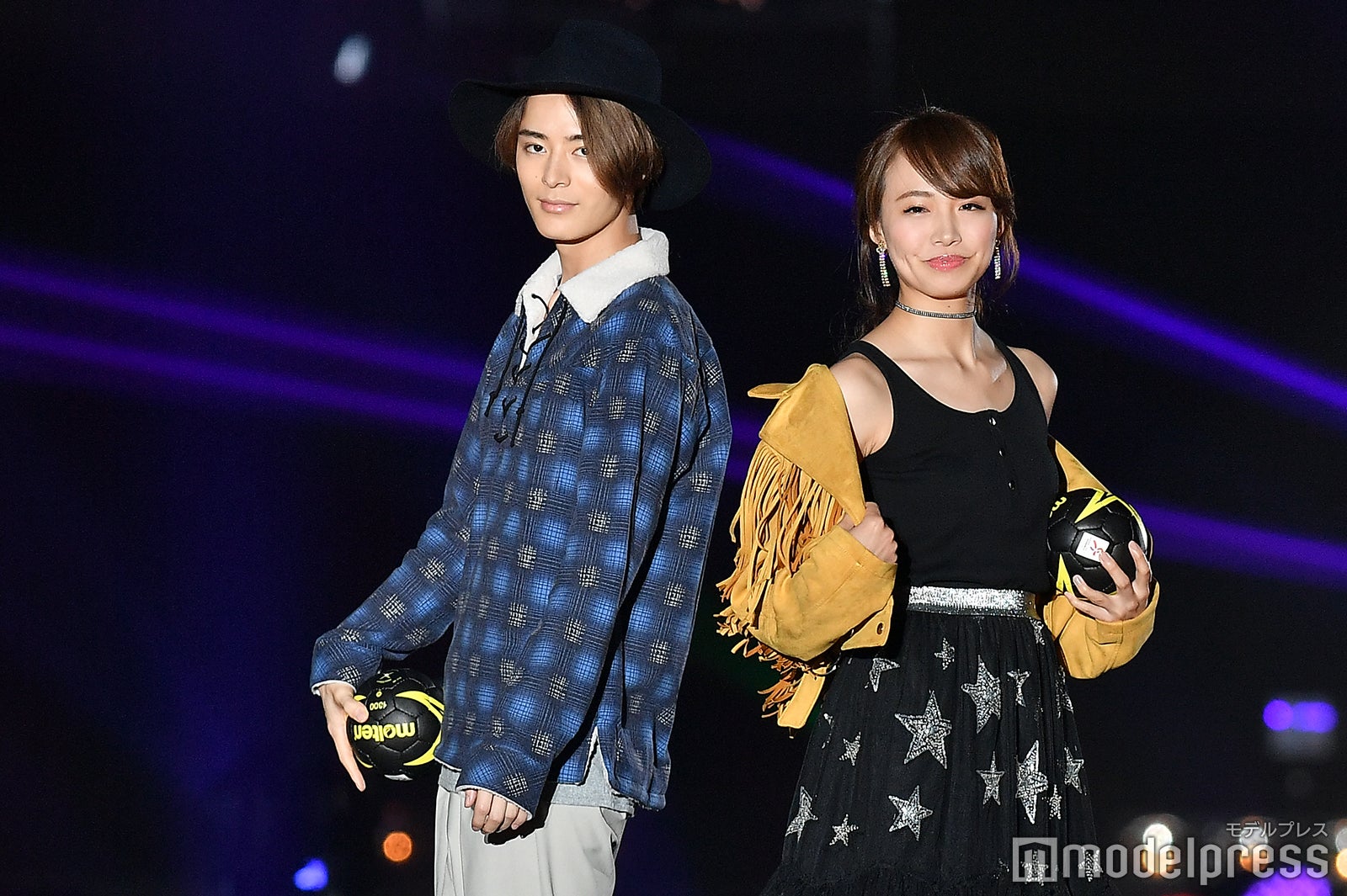 （左）塩野瑛久 （C）モデルプレス