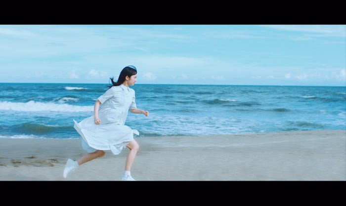 日向坂46「何度でも何度でも」Music Videoより (提供写真)