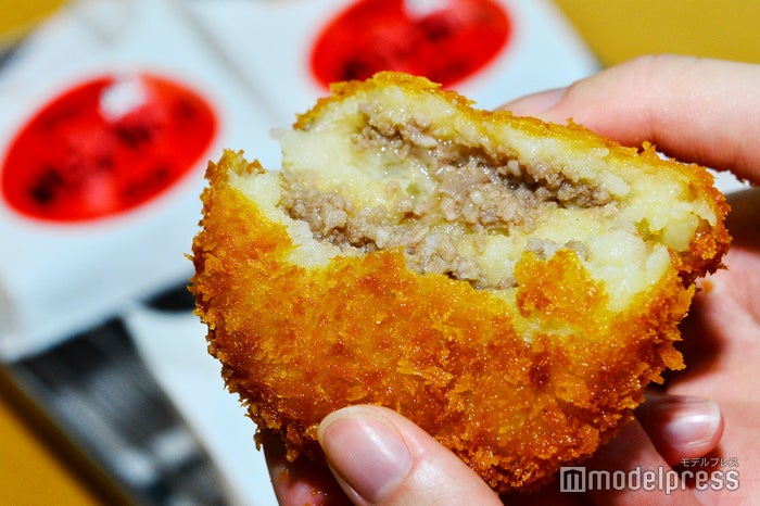 讃岐ご当地グルメの肉まんコロッケ(C)モデルプレス