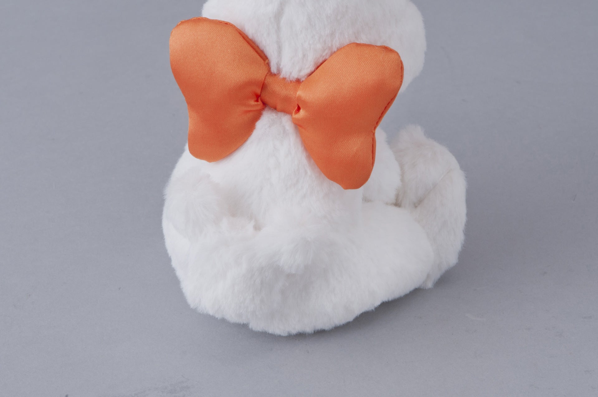 ぬいぐるみバッジ1600円、しっぽはミッキーシェイプ（C）Disney