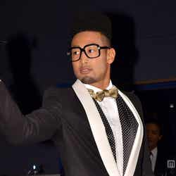 ダーツ対決に挑戦する関口メンディー