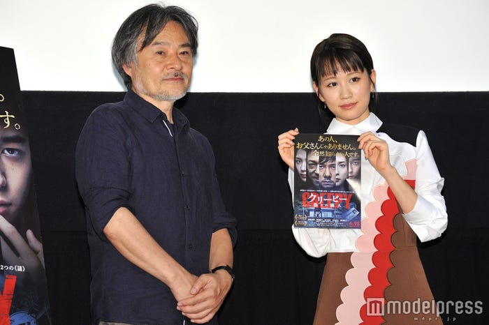 黒沢清監督、前田敦子(C)モデルプレス