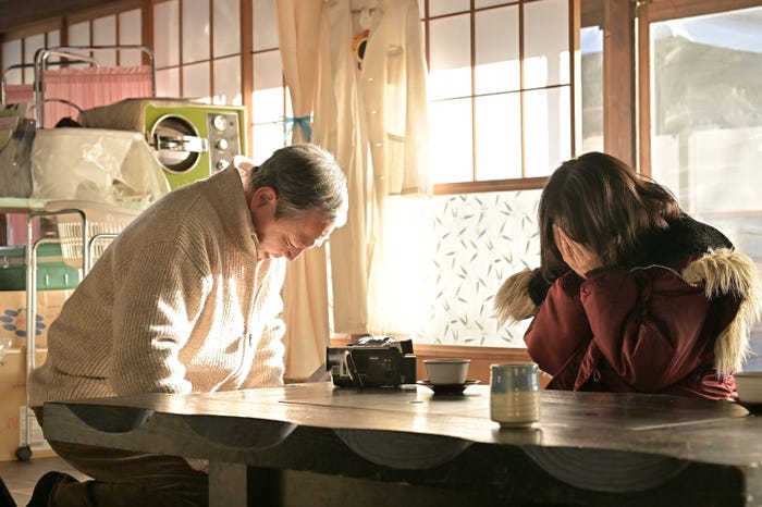 井上肇、広瀬すず「クジャクのダンス、誰が見た?」第7話(C)TBS