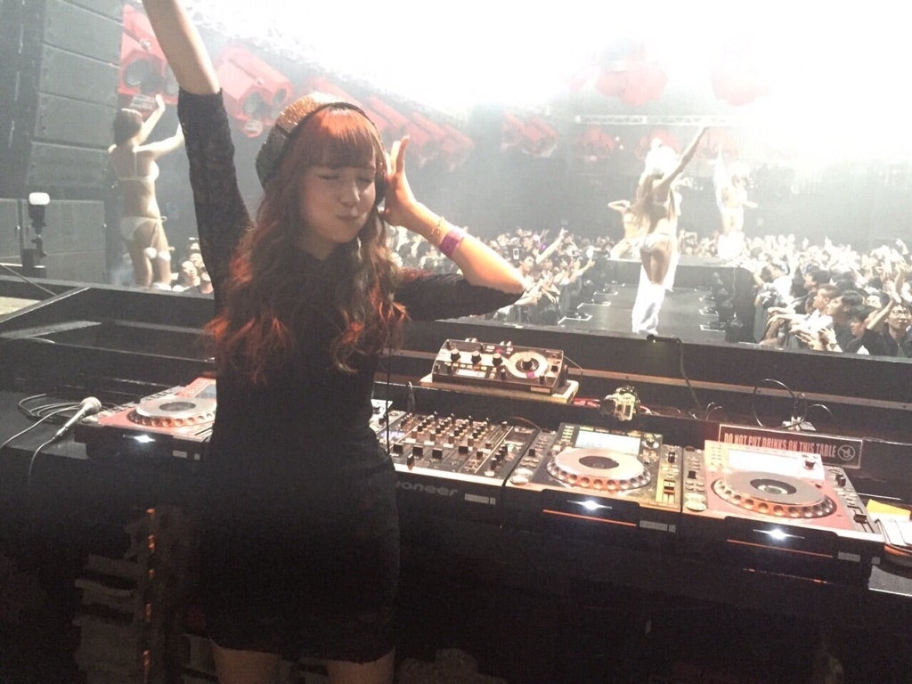 DJとしても活躍／画像提供：avex