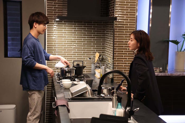 岩田剛典、田中みな実「あなたがしてくれなくても」第1話より(C)フジテレビ