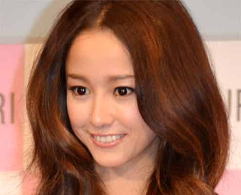 沢尻エリカ、美バストでにっこり