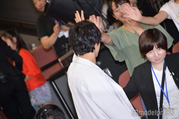 握手出来なかった子どもには最後まで手を振ってお別れ (C)モデルプレス