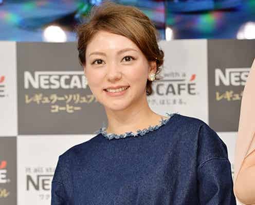 妊娠6ヶ月のAKINA、ふっくらお腹で登場 夫・ビビる大木に期待「いいお父さんに」