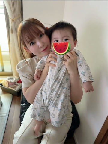 中川翔子、おもちゃで遊ぶ双子にメロメロ「2人で取り合いしてます！」