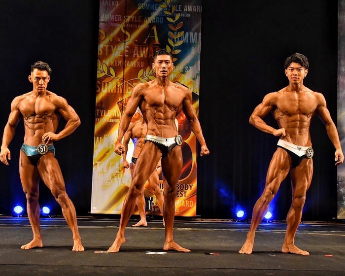 (中央)金子賢(提供写真)