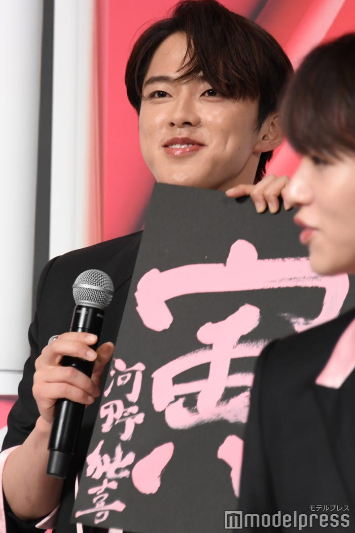 その後照れ笑いしてしまう河野純喜 (C)モデルプレス