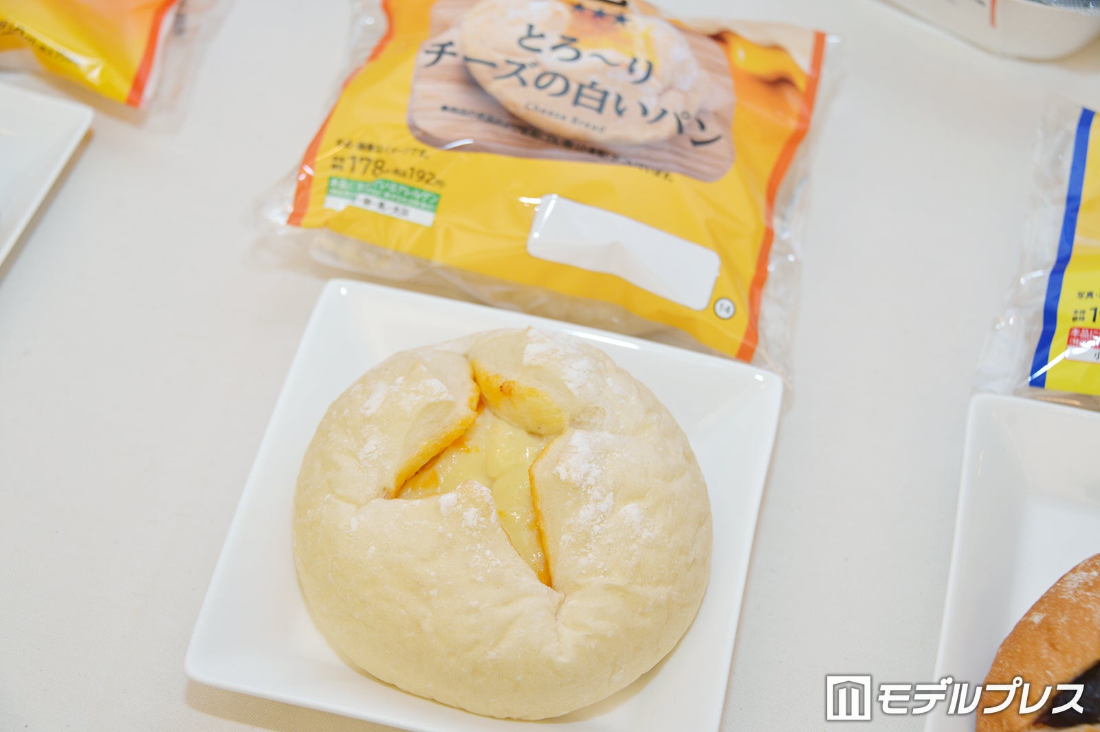 とろ～りチーズの白いパン（税込192円）（C）モデルプレス