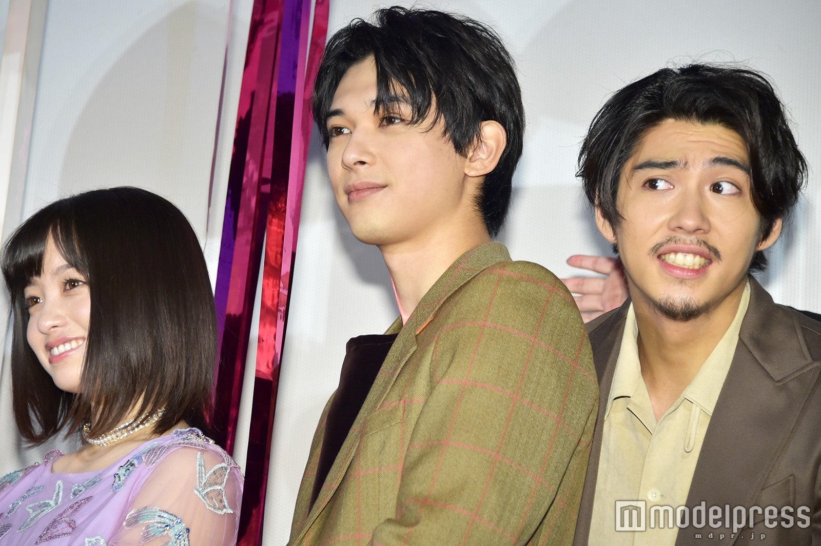 橋本環奈、吉沢亮、賀来ポン太（賢人）（C）モデルプレス