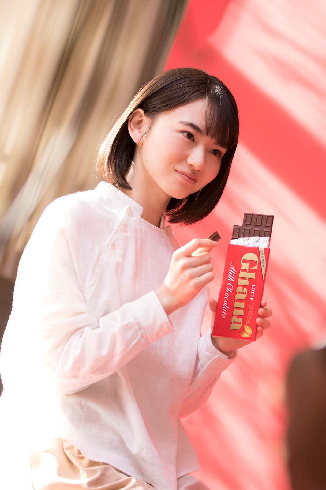 浜辺美波／新CMメイキングカット（提供画像）