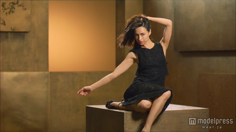 佐田真由美／新CM「オンナを遊べ！」篇より