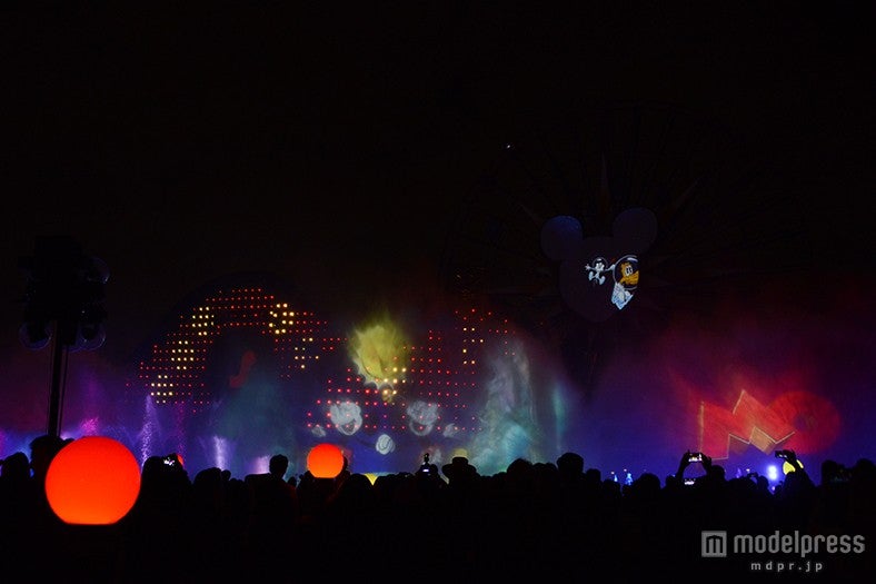 ウォーターショー「ワールド・オブ・カラー：セレブレート！ワンダフル・ワールド・オブ・ウォルト・ディズニー」