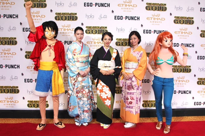 (左から)三吉彩花、満島ひかり、岡村明美(C)尾田栄一郎/2016 「ワンピース」製作委員会