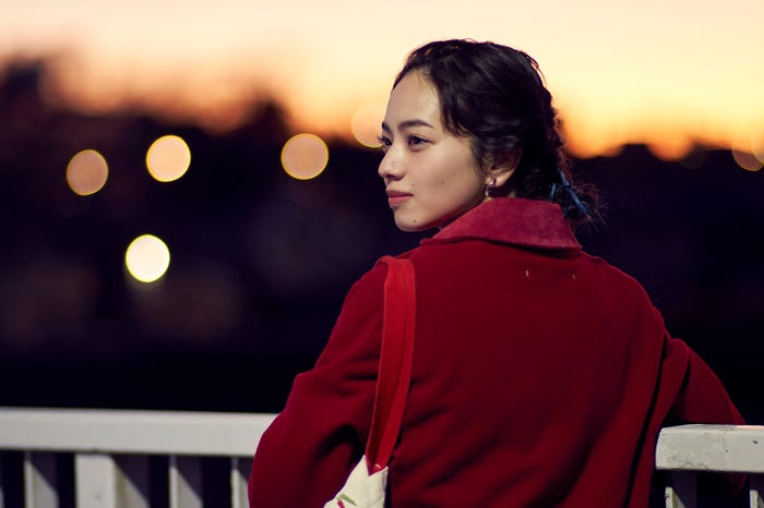 小松菜奈(C)2021映画「ムーンライト・シャドウ」製作委員会