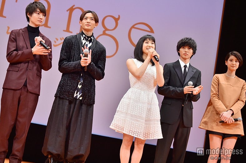 （左から）桜田通、竜星涼、土屋太鳳、山崎賢人、山崎紘菜