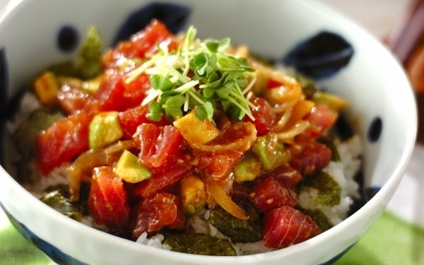 少し和風にアレンジ! ハワイの名物料理、アヒポキ丼