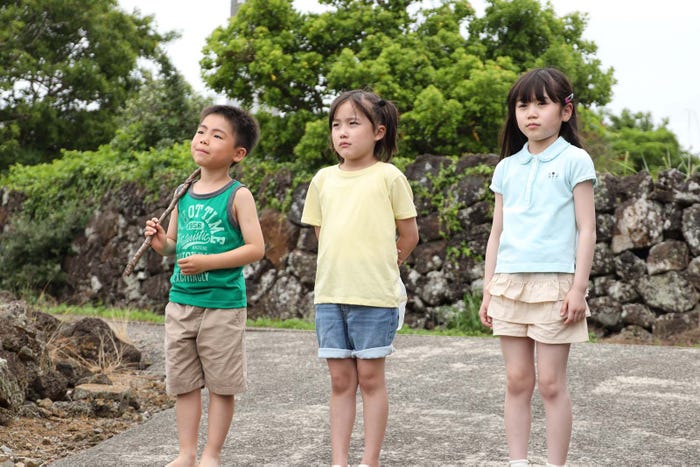 (左から)加藤叶和、宮崎莉里沙、寺田藍月「ばらかもん」第6話より(C)フジテレビ