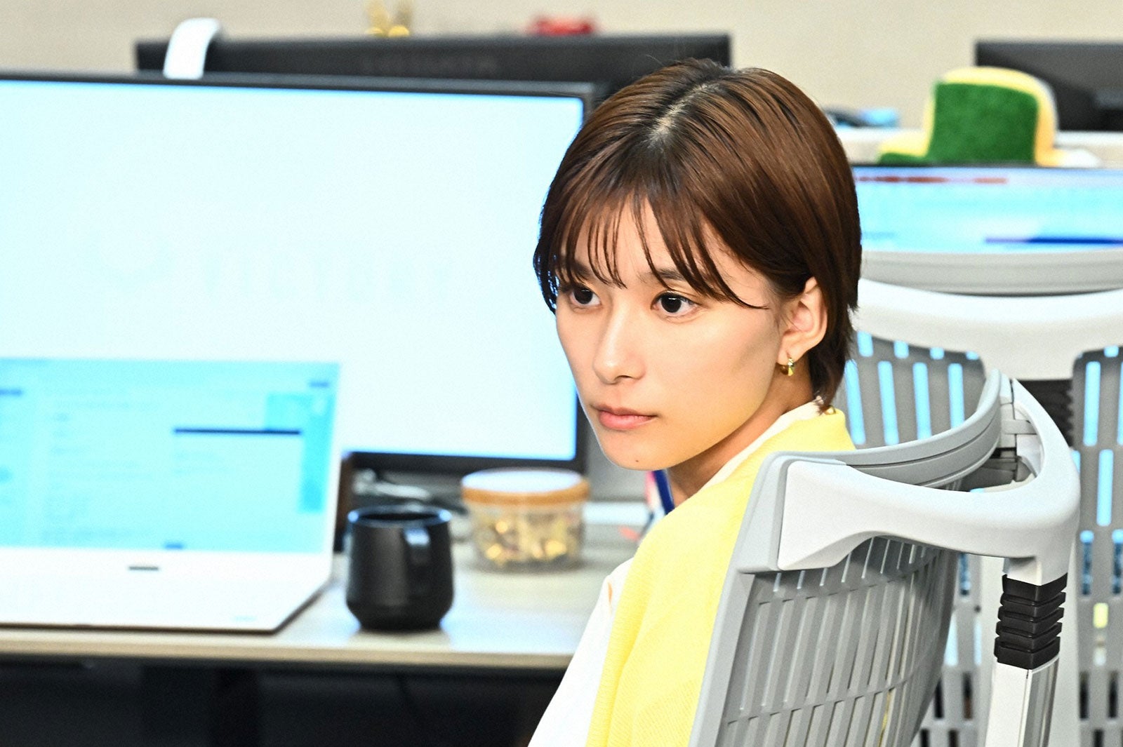 芳根京子／「オールドルーキー」第4話より（C）TBS