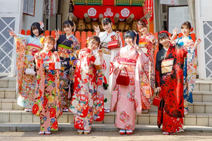 (前列左から)坂本愛玲菜、秋吉優花、荒巻美咲、石安伊(後列左から)市村愛里、地頭江音々、松本日向、宮崎想乃、栗山梨奈 (C)Mercury
