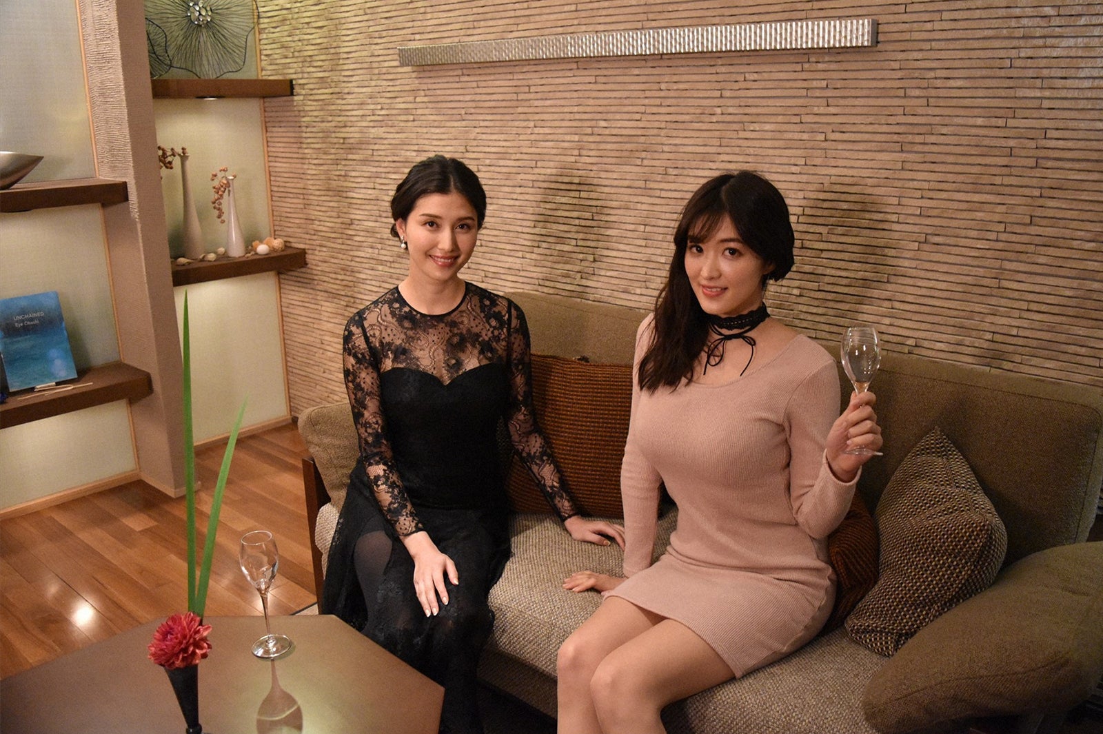 （左から）橋本マナミ、葉加瀬マイ（C）TBS