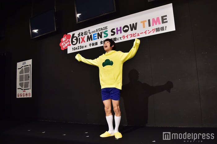 十四松役・小澤廉の「マッスルマッスル!ハッスルハッスル!」で会見がスタート (C)モデルプレス