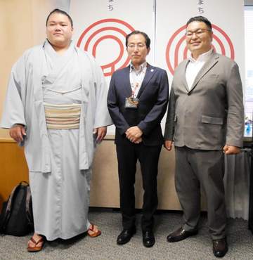 師匠の超地元に新宿舎、小結王鵬「来年も来てほしいと思っていただけるように」熱田区長を表敬訪問【大相撲名古屋場所】