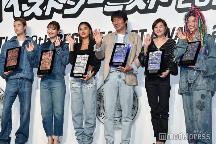 (左から)窪塚愛流、横田真悠、みちょぱ、伊原剛志、広末涼子、仲里依紗 (C)モデルプレス