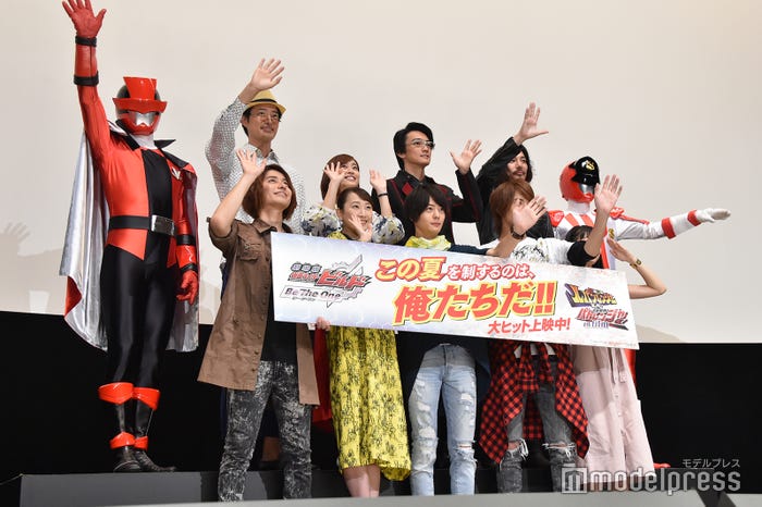 (前列左より)ルパンレッド、武田航平、松井玲奈、犬飼貴丈、赤楚衛二、高田夏帆、パトレン1号(後列左より)前川泰之、滝裕可里、越智友己、水上剣星 (C)モデルプレス