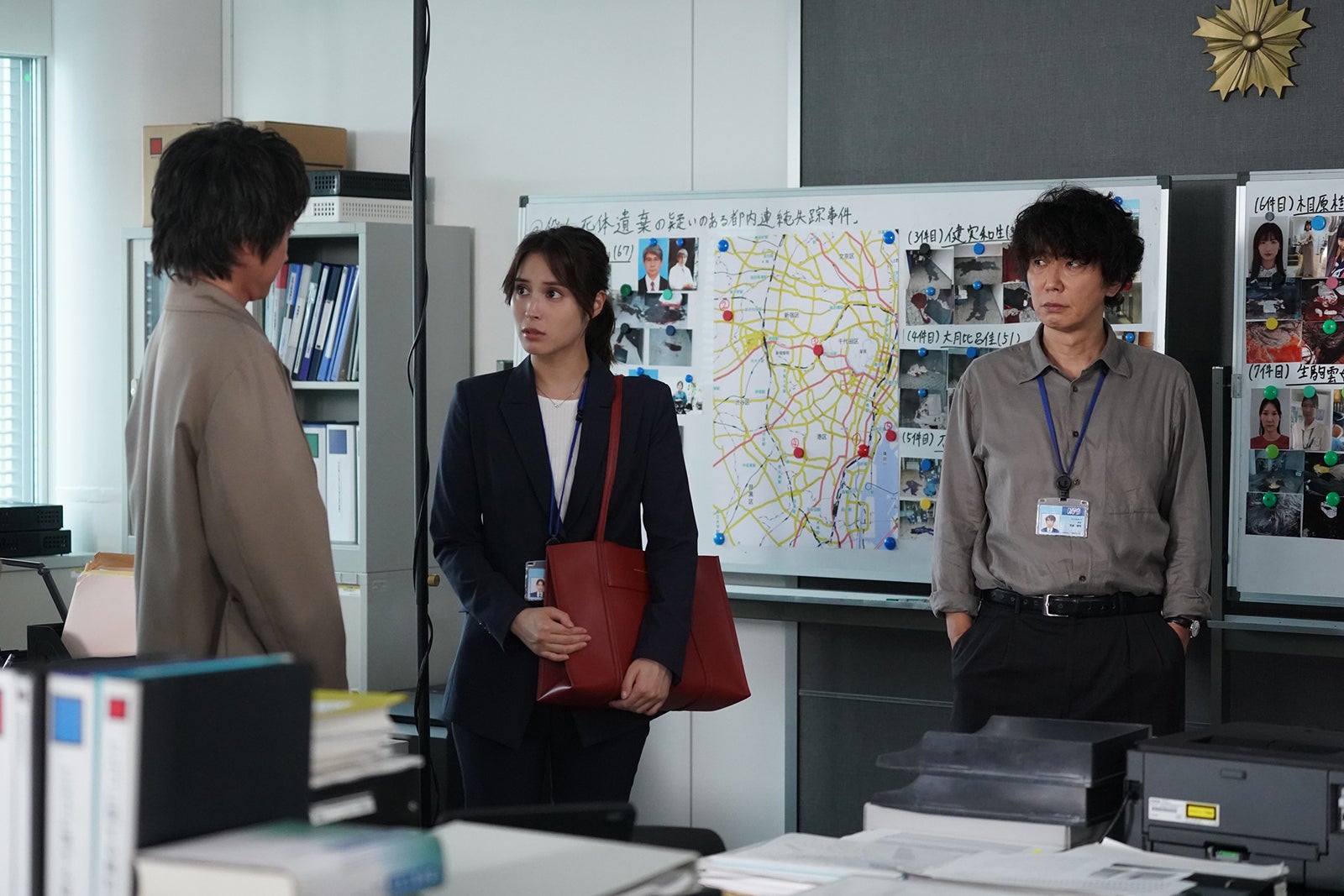 広瀬アリス、ユースケ・サンタマリア「全領域異常解決室」（C）フジテレビ