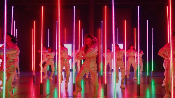 AKB48「元カレです」MVより(C)AKB48/キングレコード