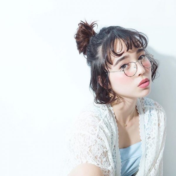 短くても結びたい ショートボブのひとつ結びアレンジで大人おしゃれに モデルプレス 短くても結びたい ショートボブのひとつ結びアレンジで大人おしゃれに モデルプレス