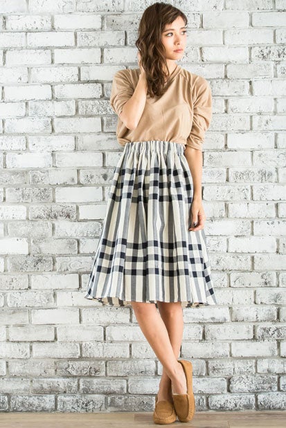 大判チェック柄フレアスカート「Re:EDIT by GALSTAR」3,298円（税込）／画像提供：Re:EDIT by GALSTAR