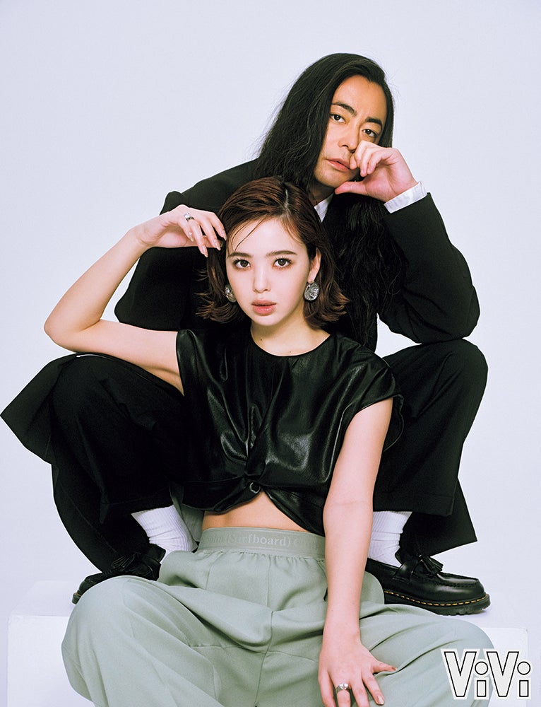 藤田ニコル＆山田孝之、モノトーンコーデで圧倒 素顔に迫るインタビューも