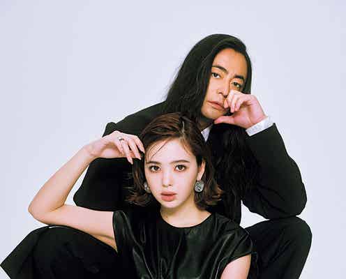 藤田ニコル&山田孝之、モノトーンコーデで圧倒 素顔に迫るインタビューも
