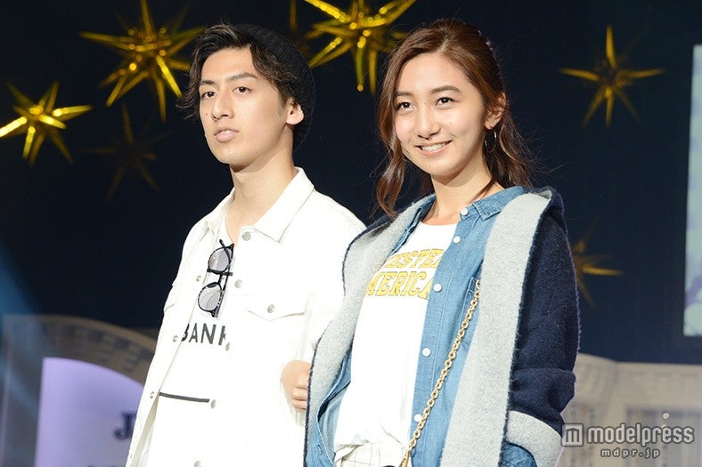 近藤カコ（右）