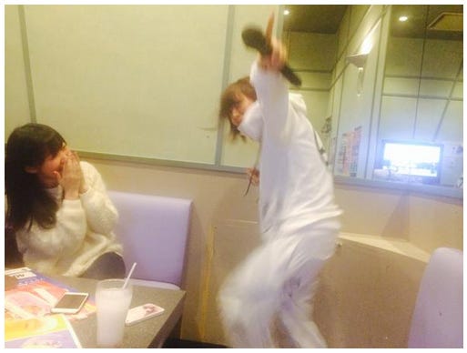 カラオケ会での高橋みなみ/峯岸みなみTwitterより