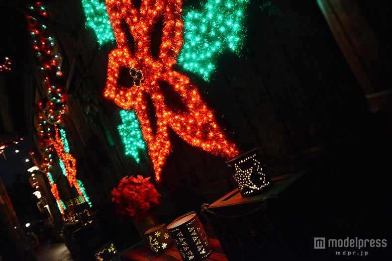 幻想的な雰囲気に包まれる「フィエスタ・デ・ラ・ルース」