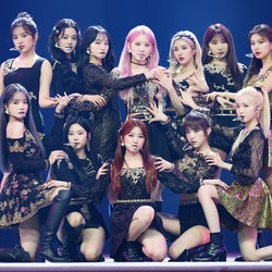 IZ*ONE「2020 MAMA」で新曲「Panorama」初公開 2年間振り返る感動のメドレー披露