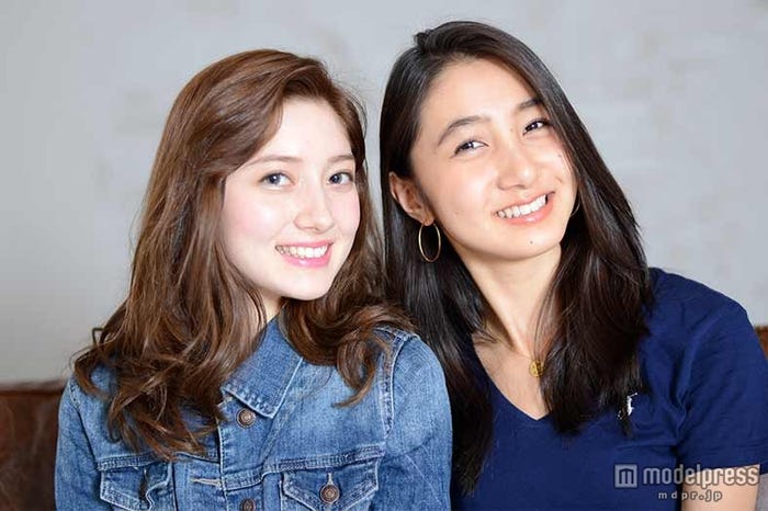 (左から)ティファニー春香、グランプリの近藤カコ