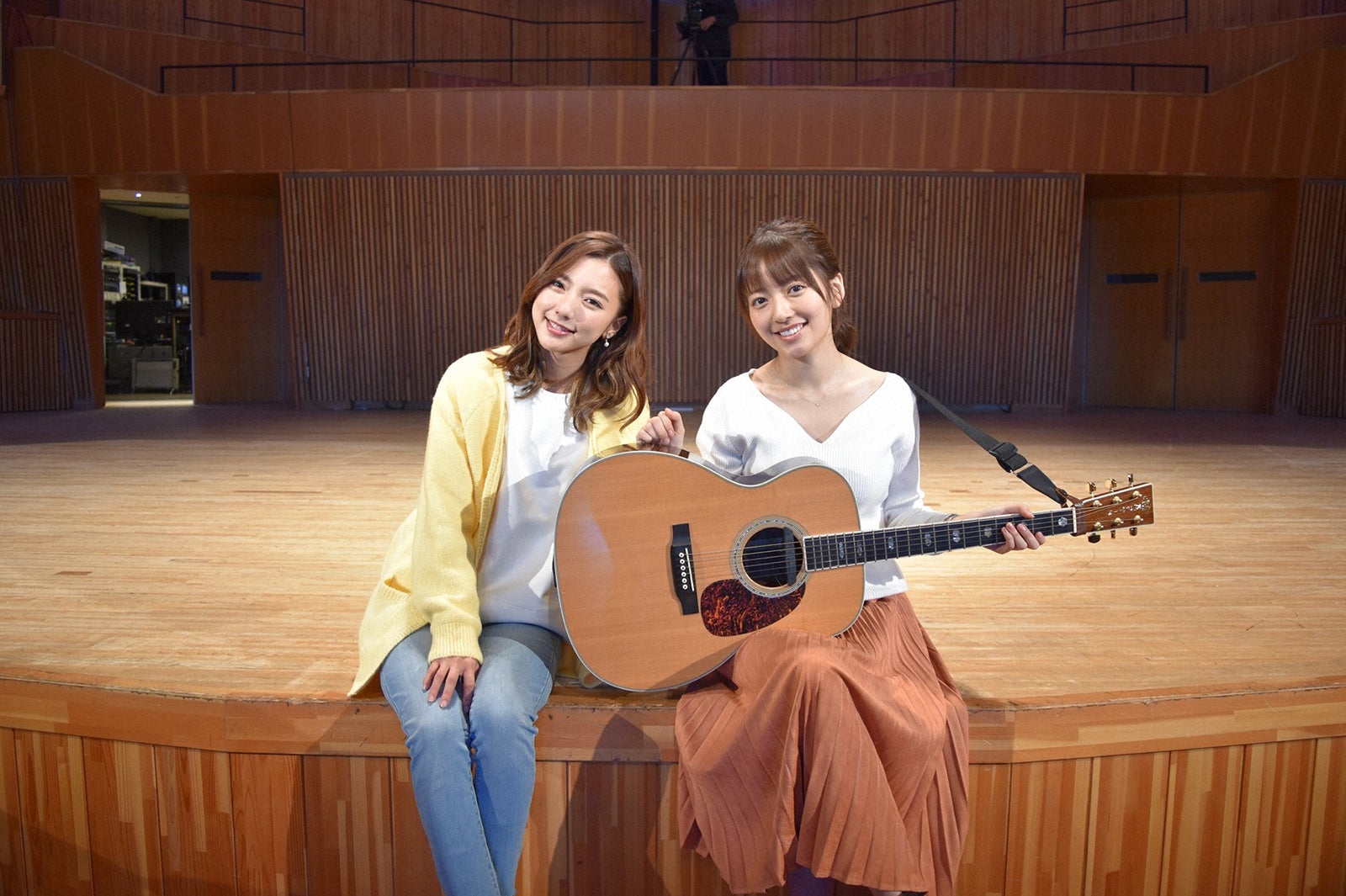 （右から）瀧川ありさ、真野恵里菜／画像提供：TBS