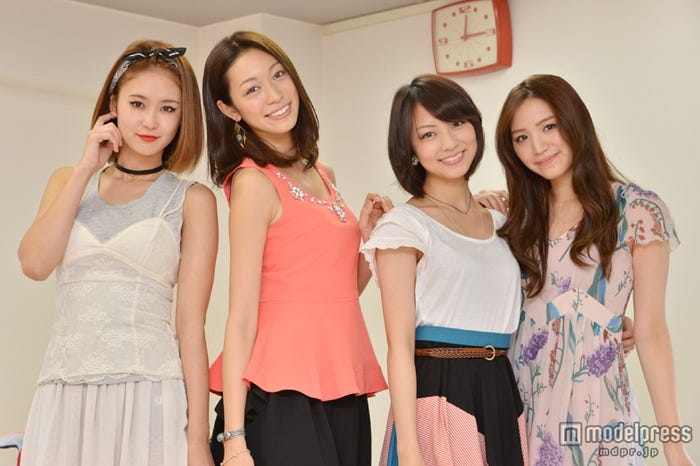 舞台「女子高」に出演する(左より)荒井奈緒美、熊澤枝里子、梨里杏、杉ありさ