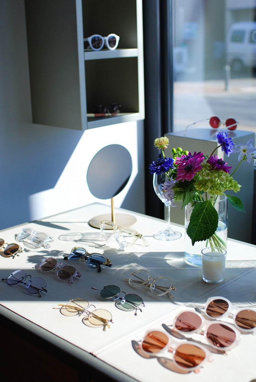 色鮮やかで個性的なデザインのメガネの数々／提供画像