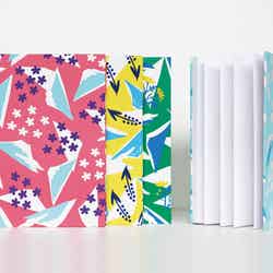 富士山をポップにデザインした御朱印帳(提供画像)