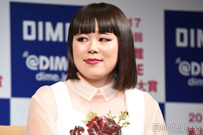 現在27歳のブルゾンちえみ (C)モデルプレス